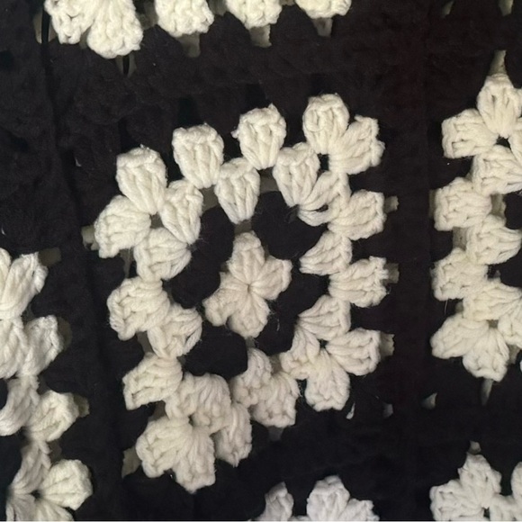 Crocheted sweater - Picture 3 of 3
